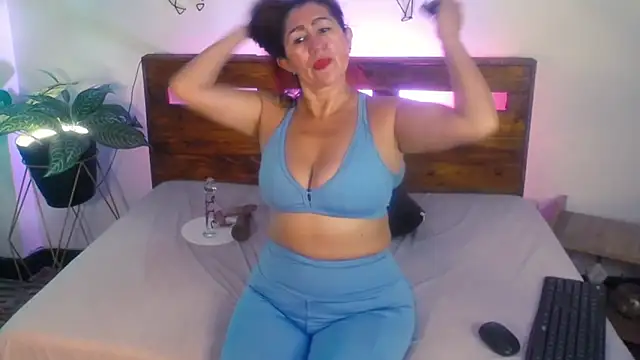 Snapshot of Yeseniaa25_ chatting on September 23, 7:06 pm Yeseniaa25  online show from September 23, 7:06 pm