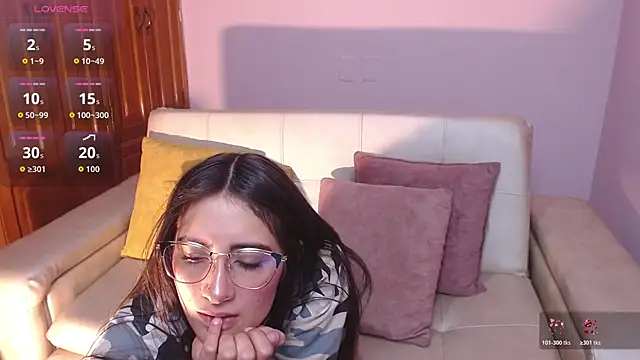 alesiamoore online show from November 7, 2:39 pm