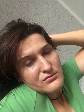 Snapshot of NikaSwan2831 chatting on October 9, 10:13 am NikaSwan2831 online show from October 9, 10:13 am