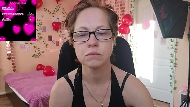 Snapshot of Ronda_Roni chatting on February 17, 5:26 am Ronda Roni online show from February 17, 5:26 am