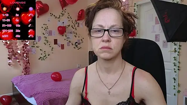 Snapshot of Ronda_Roni chatting on February 19, 12:01 pm Ronda Roni online show from February 19, 12:01 pm