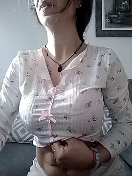 agustinalatina online show from February 17, 8:22 am