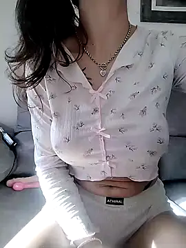 agustinalatina online show from March 11, 8:42 am