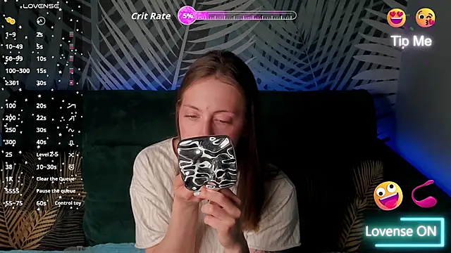 Snapshot of ChristyCrayme chatting on May 1, 10:14 pm ChristyCrayme online show from May 1, 10:14 pm