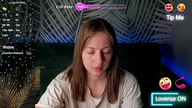 Snapshot of ChristyCrayme chatting on May 6, 10:04 pm ChristyCrayme online show from May 6, 10:04 pm