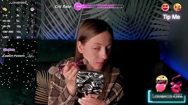 Snapshot of ChristyCrayme chatting on May 29, 10:08 pm ChristyCrayme online show from May 29, 10:08 pm