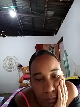 Snapshot of EbonyHorrny chatting on April 19, 9:39 pm EbonyHorrny online show from April 19, 9:39 pm