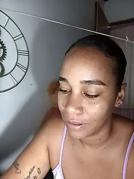 Snapshot of EbonyHorrny chatting on April 29, 1:15 pm EbonyHorrny online show from April 29, 1:15 pm
