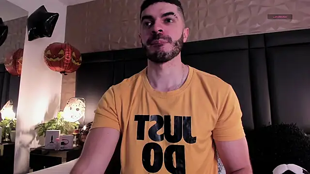 AxelThompson  online show from October 28, 11:58 am