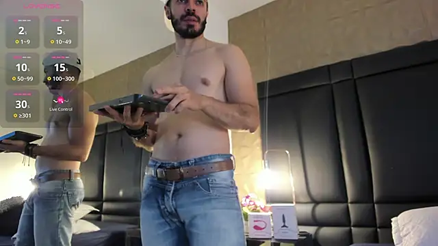 AxelThompson  online show from November 4, 12:04 pm