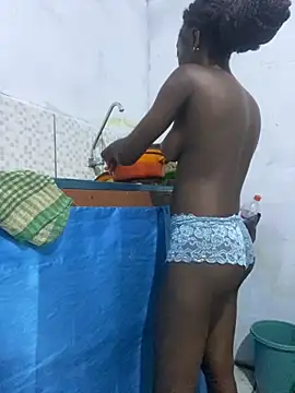 Snapshot of GeileErica chatting on September 13, 12:43 am GeileErica online show from September 13, 12:43 am