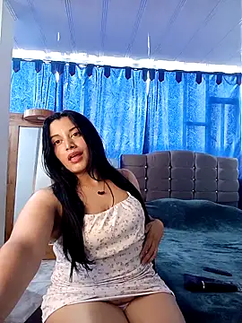Snapshot of Little-rose chatting on May 1, 7:40 pm Little-rose online show from May 1, 7:40 pm