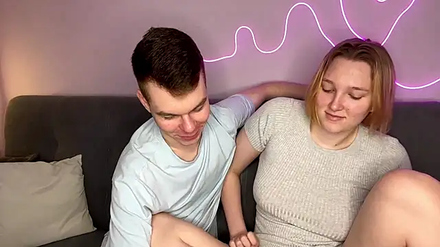 julielourens online show from November 10, 8:35 am