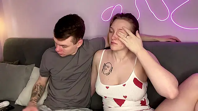 julielourens online show from November 26, 7:20 am