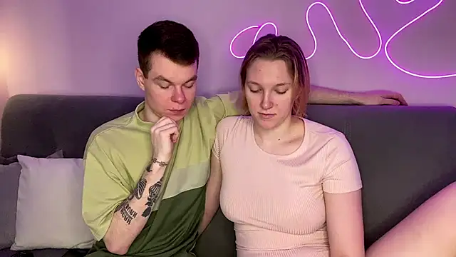 julielourens online show from November 30, 8:07 am