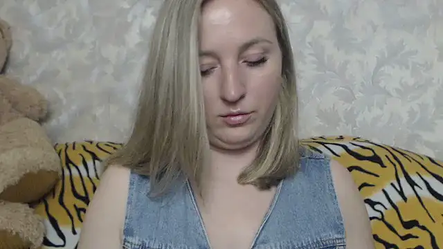 Snapshot of hotsteacher chatting on June 25, 9:30 pm hotsteacher online show from June 25, 9:30 pm