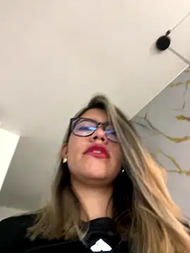 sara calderon online show from September 12, 1:22 pm