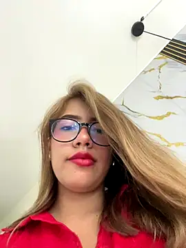 sara calderon online show from September 18, 1:24 pm