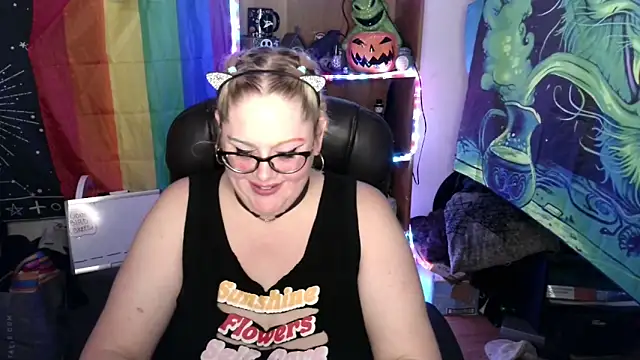 Snapshot of Kinky_Witch chatting on June 10, 10:19 pm Kinky Witch online show from June 10, 10:19 pm