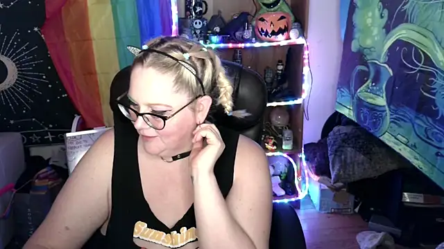 Snapshot of Kinky_Witch chatting on June 11, 3:15 am Kinky Witch online show from June 11, 3:15 am