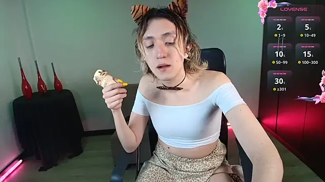 Axel-xoxo online show from October 18, 1:41 am