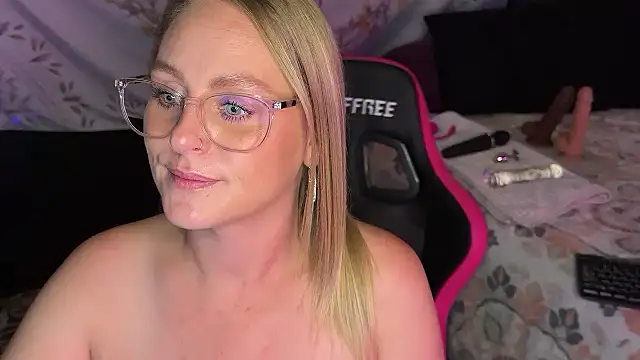 BossMomma0387 online show from November 6, 11:15 pm