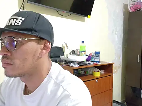 DOBLEWYOSK69G online show from October 4, 1:42 pm