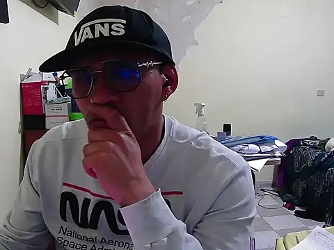 DOBLEWYOSK69G online show from October 24, 5:37 am