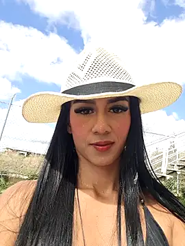 Juliana Xander online show from January 8, 2:30 pm