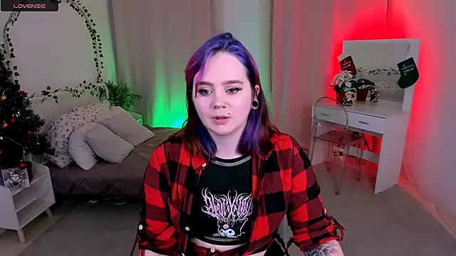 lunaalli online show from December 16, 9:20 pm