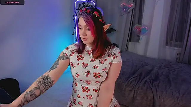 lunaalli online show from February 10, 9:30 pm