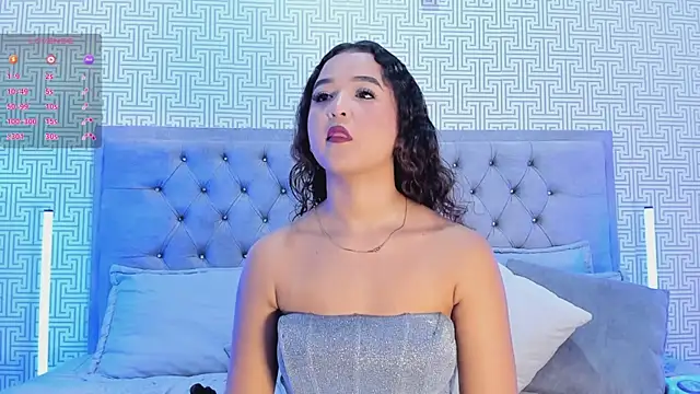 Evaa Lunna  online show from October 31, 8:43 pm