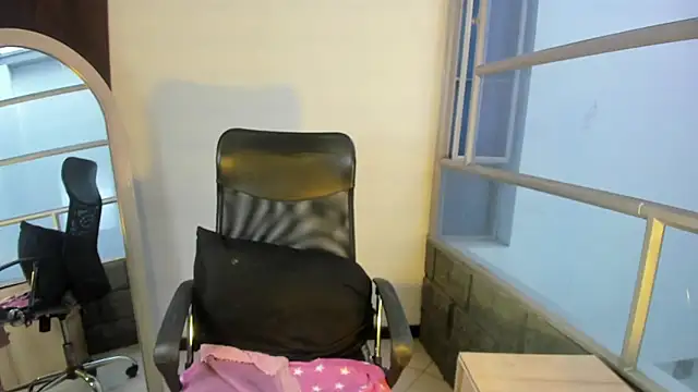 Snapshot of Pamela_Squirtt chatting on September 15, 2:17 pm Pamela Squirtt online show from September 15, 2:17 pm