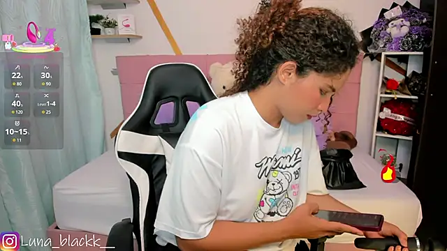 Luna blackk online show from January 31, 9:02 pm