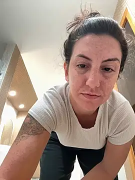 Snapshot of sweetsirenn chatting on February 8, 3:26 pm sweetsirenn online show from February 8, 3:26 pm