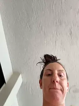 Snapshot of sweetsirenn chatting on February 14, 6:15 pm sweetsirenn online show from February 14, 6:15 pm