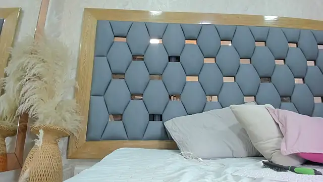 juliette pretty  online show from November 9, 7:01 pm