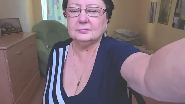 Margo Moll online show from December 15, 8:40 am