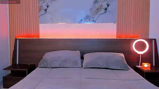 samanthaa moon online show from April 16, 11:40 pm