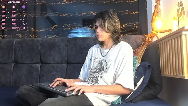 Diamond twink online show from November 30, 3:32 am