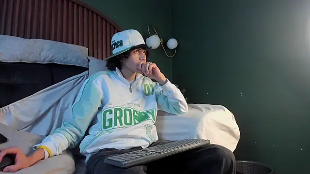 Diamond twink online show from July 10, 5:45 am