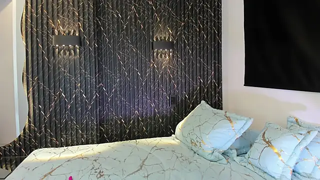 ZOETTAYLOR online show from October 2, 10:06 pm