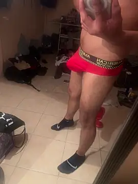 Snapshot of Albertovr27 chatting on November 7, 11:32 am Albertovr27 online show from November 7, 11:32 am