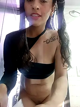 Snapshot of Fox_Roxxan chatting on November 10, 1:15 am Fox Roxxan online show from November 10, 1:15 am