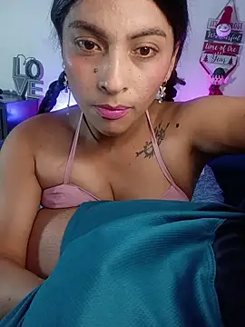 Snapshot of Fox_Roxxan chatting on December 4, 3:38 am Fox Roxxan online show from December 4, 3:38 am