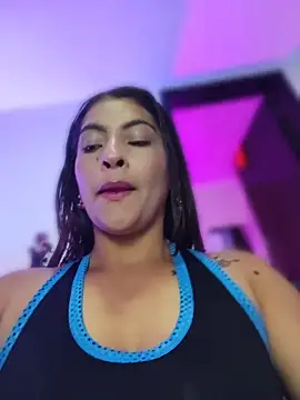 Snapshot of Fox_Roxxan chatting on February 17, 2:08 am Fox Roxxan online show from February 17, 2:08 am