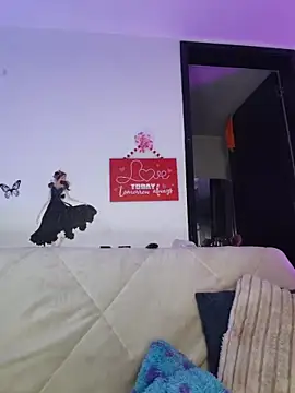 Snapshot of Fox_Roxxan chatting on February 20, 2:08 am Fox Roxxan online show from February 20, 2:08 am