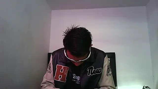 andrewcoopper1 online show from February 5, 1:16 pm