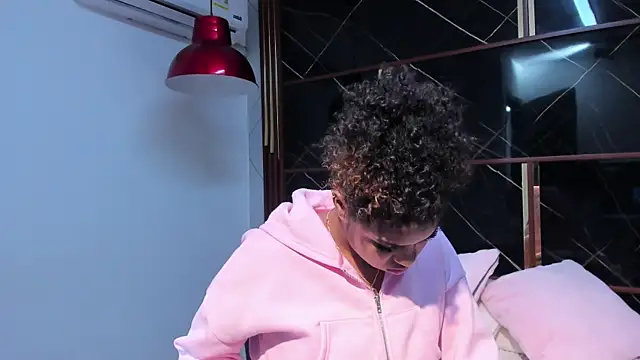 HannyThompson online show from December 18, 12:33 pm