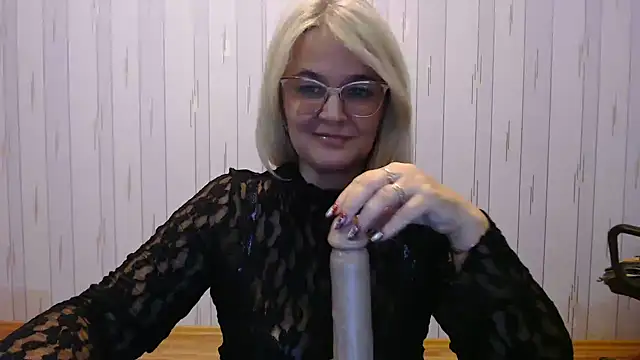 Snapshot of EleanoraDream chatting on February 26, 3:00 pm EleanoraDream online show from February 26, 3:00 pm